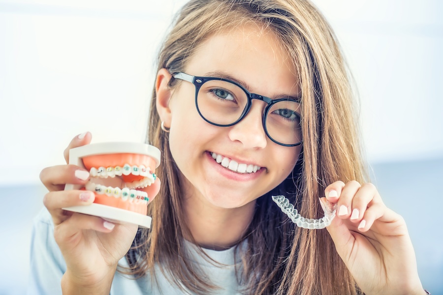 comparing braces vs clear aligners
